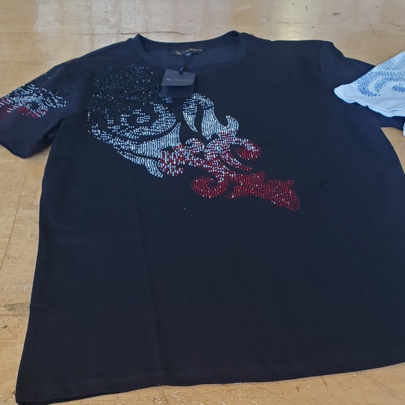 A stylish classic t-shirt - Picture 5 of 6